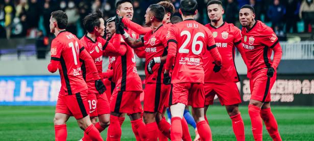 B体育体育活动-球队发挥出色，凭借团队努力赢得比赛