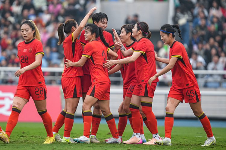 赛场上的争锋：中国女足迎战新对手的简单介绍