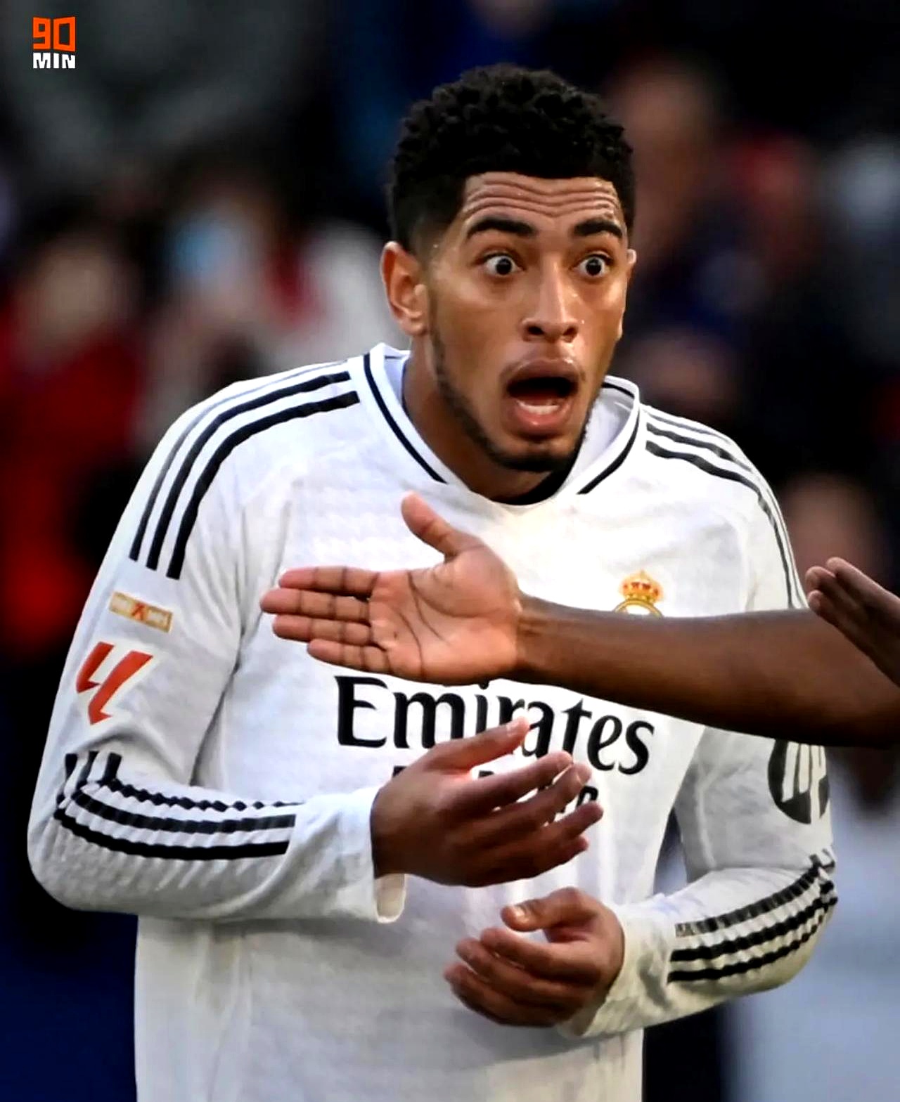 包含西班牙联赛中球员身陷传闻丑闻，赛场情绪受影响的词条