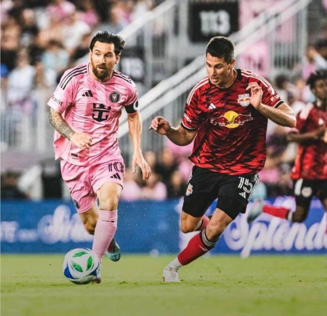 球队发挥出色，凭借团队努力赢得比赛