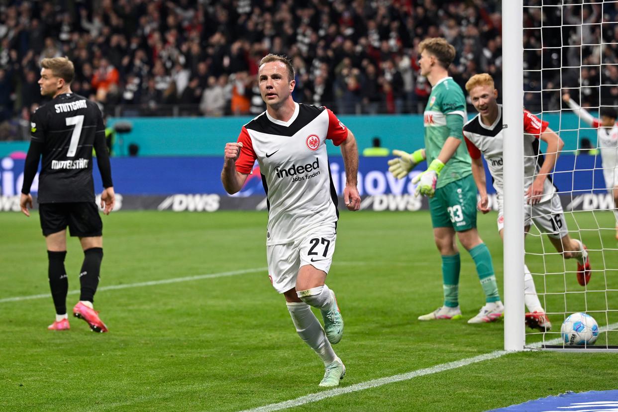 包含斯图加特中场回归训练，协助球队备战下一场比赛的词条