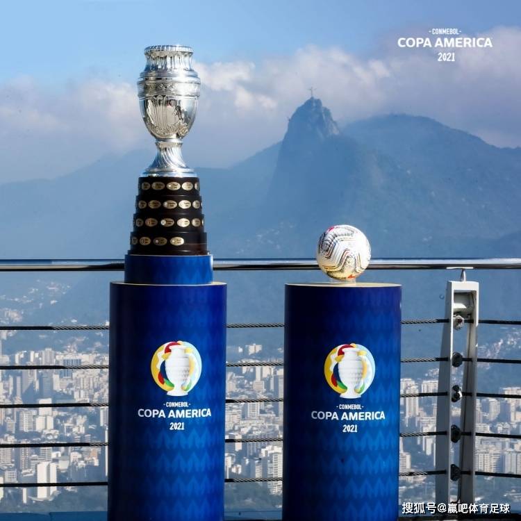 挪威足球队问鼎冠军奖杯,光荣到手 挪威足球队问鼎冠军奖杯,光荣到手