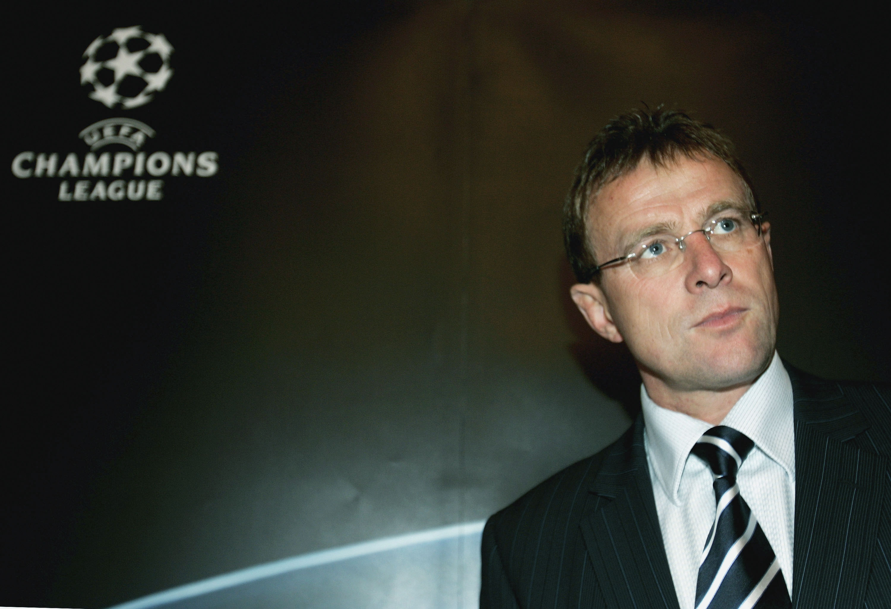 斯图加特主帅执教百场,表现稳定 斯图加特主帅执教百场,表现稳定