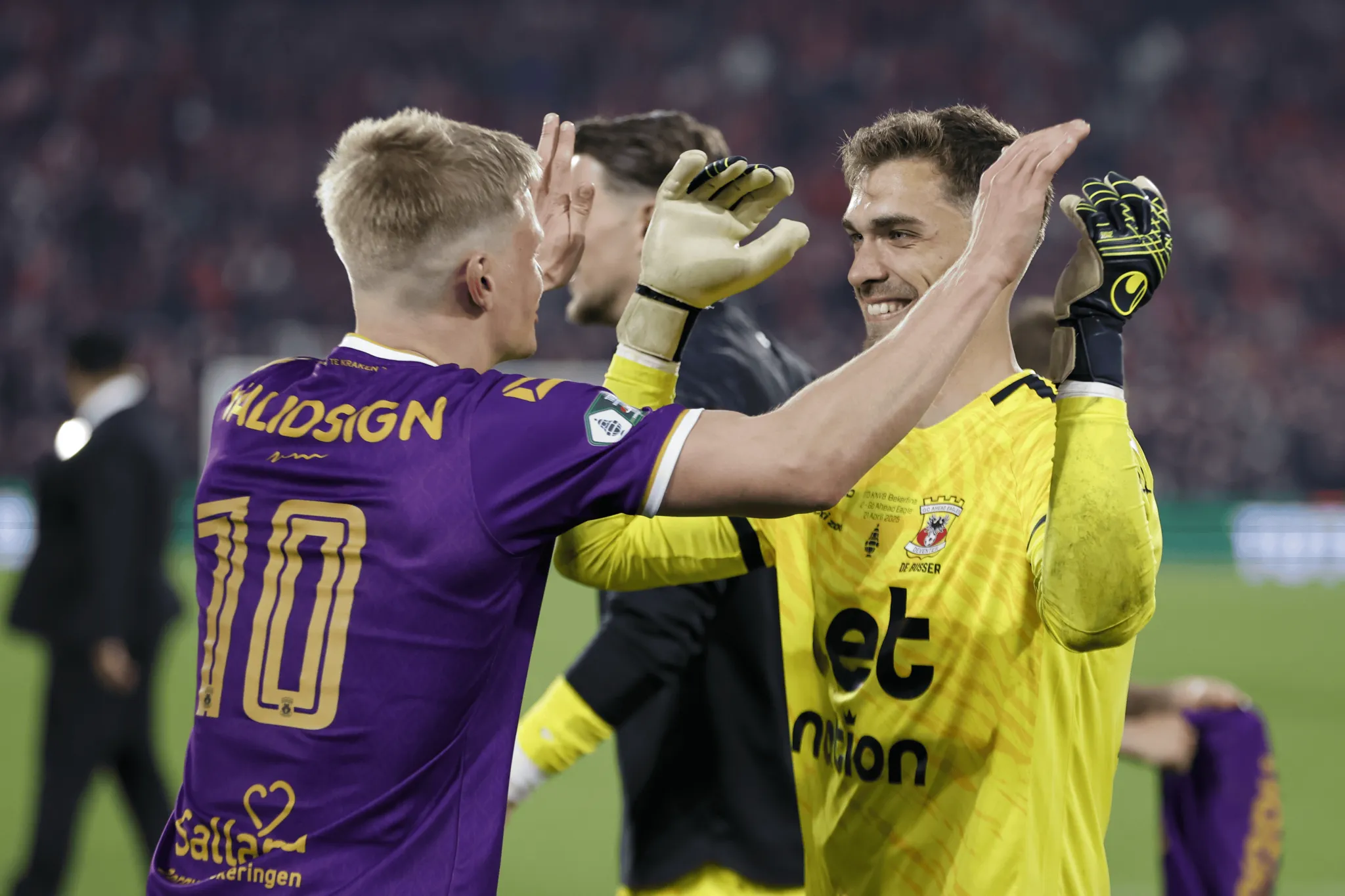 荷兰队力挫波兰,锁定欧洲冠军赛半决赛名额 荷兰队力挫波兰,锁定欧洲冠军赛半决赛名额