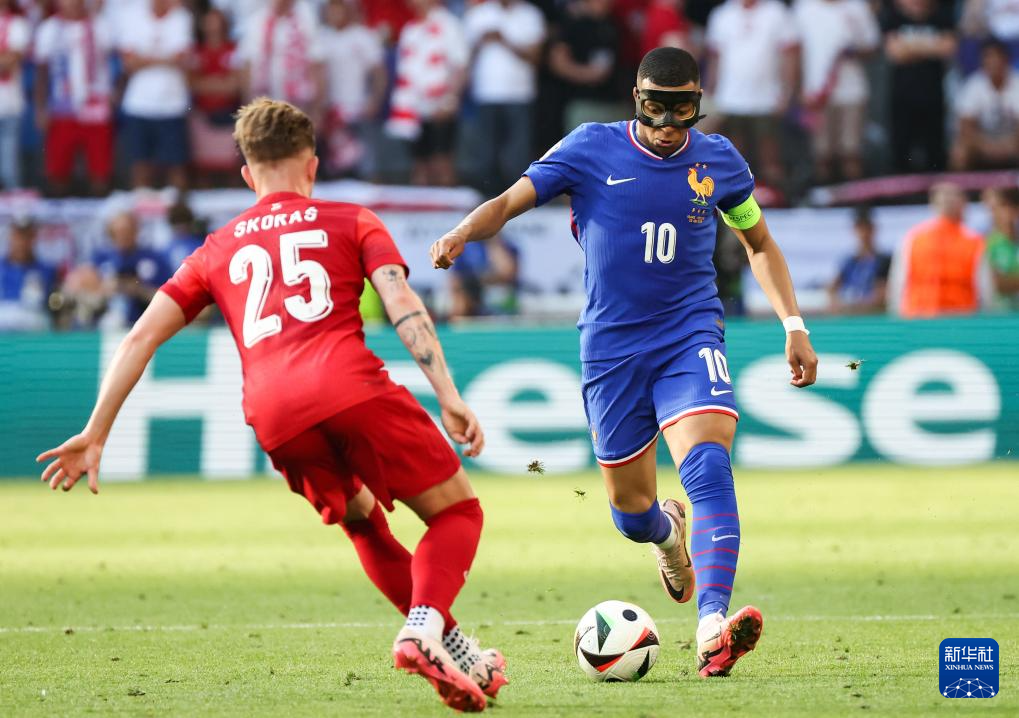 包含欧国联比赛：意大利小组赛战平波兰的词条