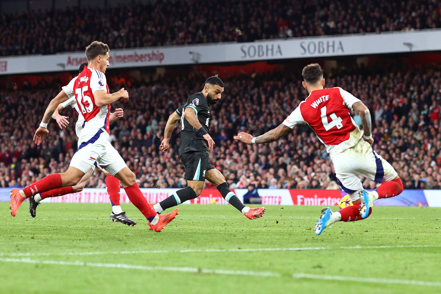 托特纳姆热刺客场全面失利，皇马连遇两败的简单介绍