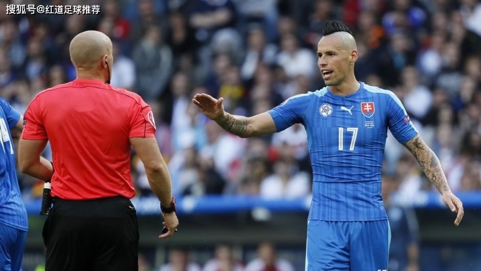 捷克女足对阵以色列女足，争胜之际