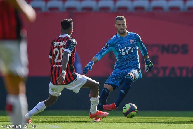 里昂客场带走三分，继续保持领先