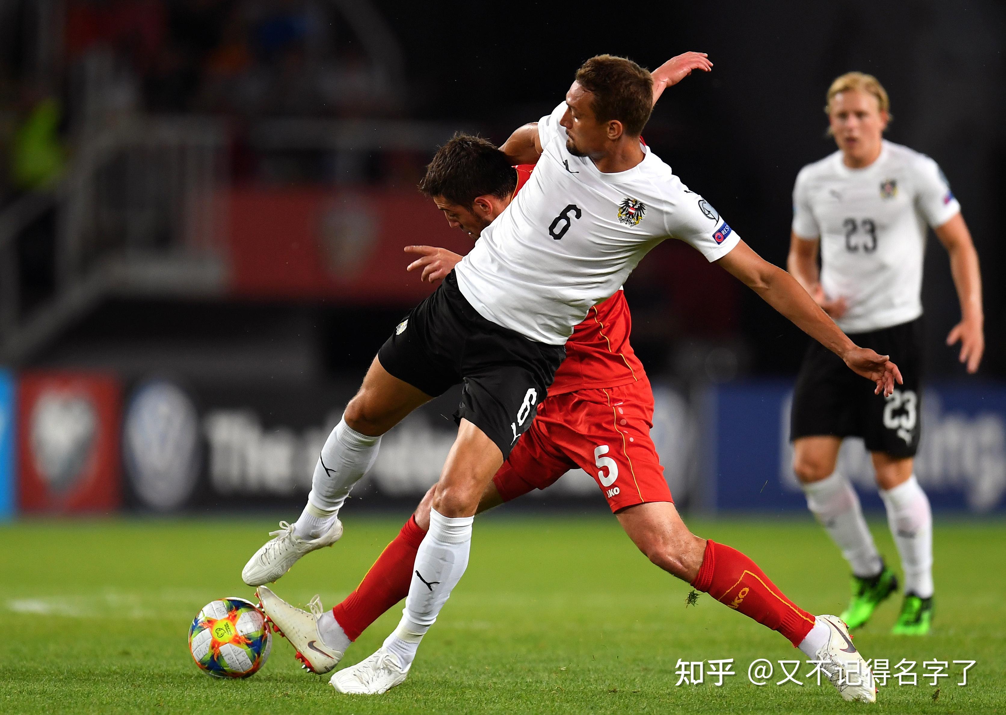 比利时队力争晋级，压倒对手