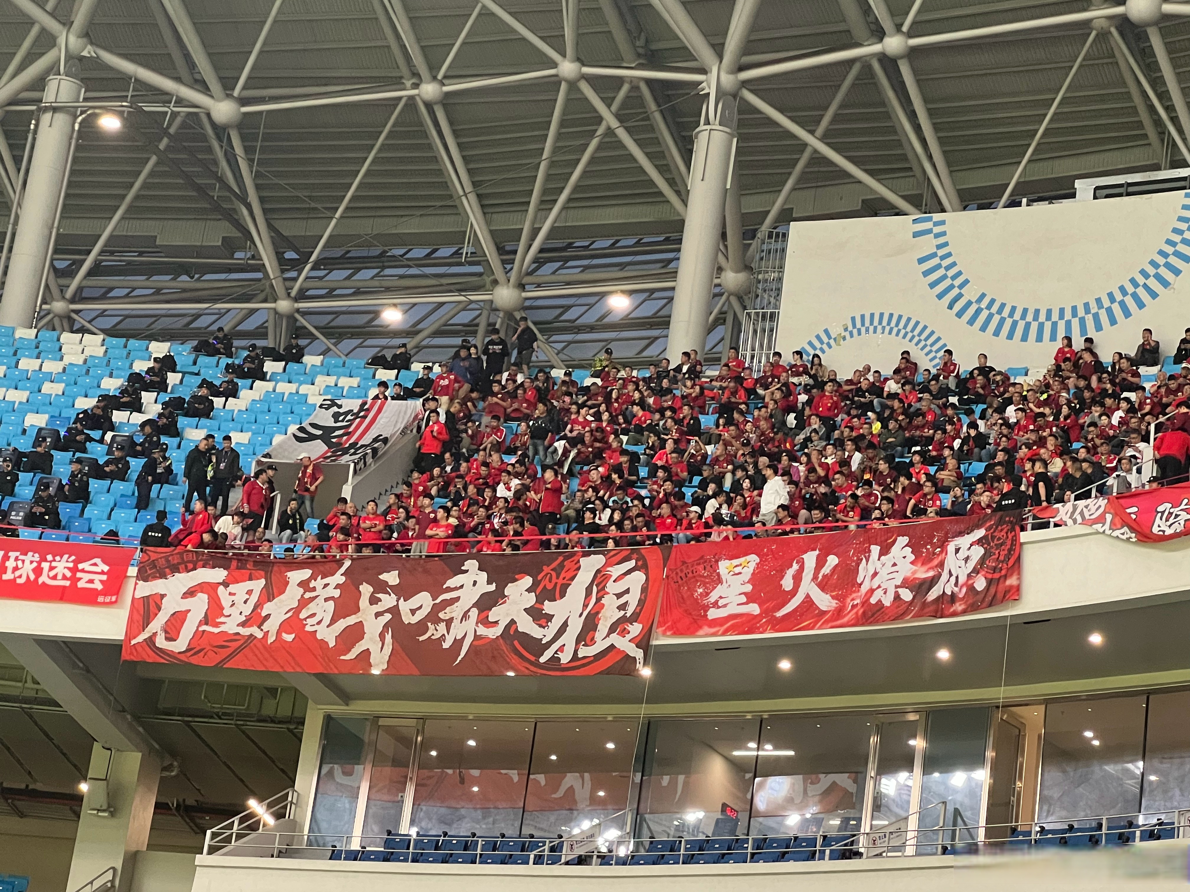 长沙远大队客场不敌上海上港，遭遇两连败的简单介绍