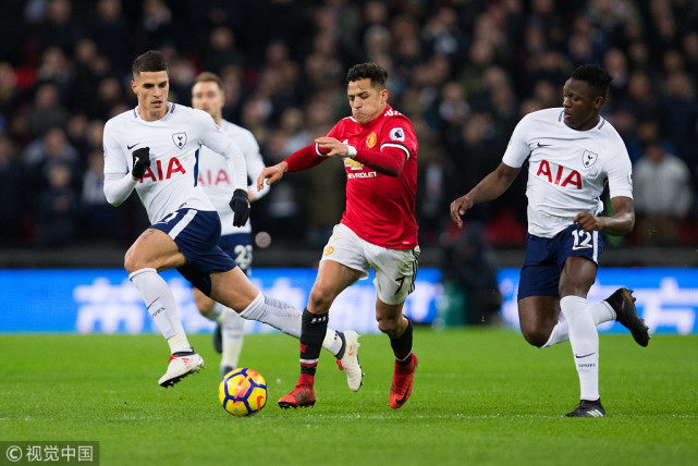 包含赛前紧张气氛透露悬念，双方斗志昂扬的词条