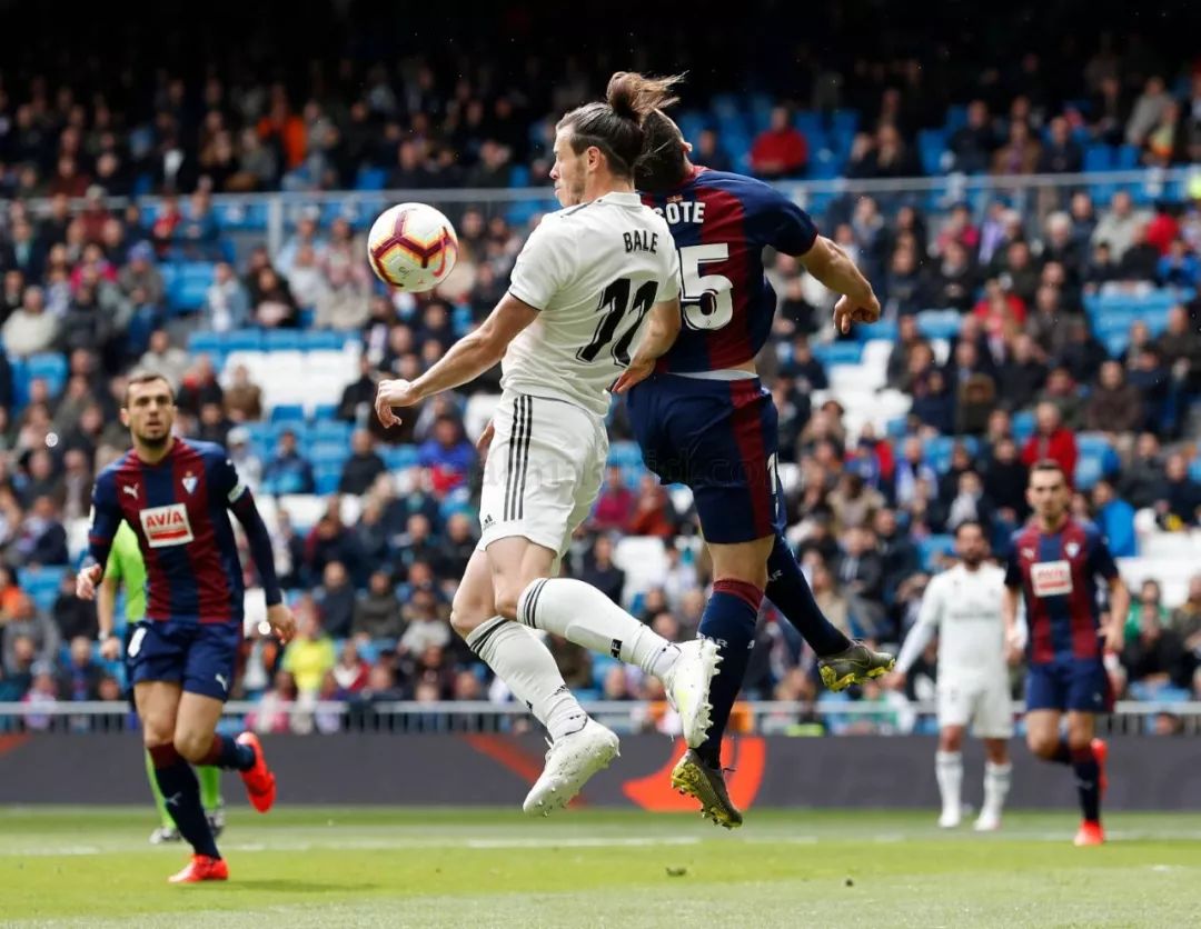 皇马战平阿森纳，本泽马传射贝尔梅开二度